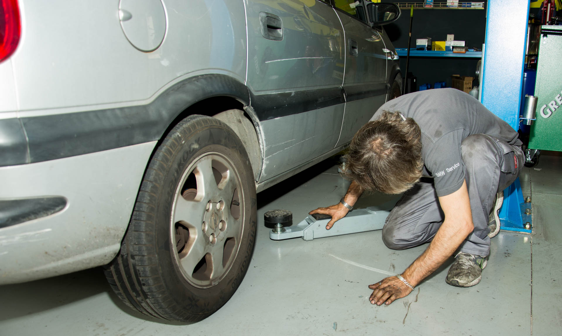 Nuestros mecanicos trabajando